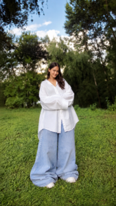 Trending Oversize Outfit Photo prompt